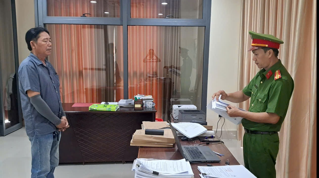 Thi hành lệnh cấm đi khỏi nơi cư trú đối với ông Dư Chế Linh- Ảnh 1.