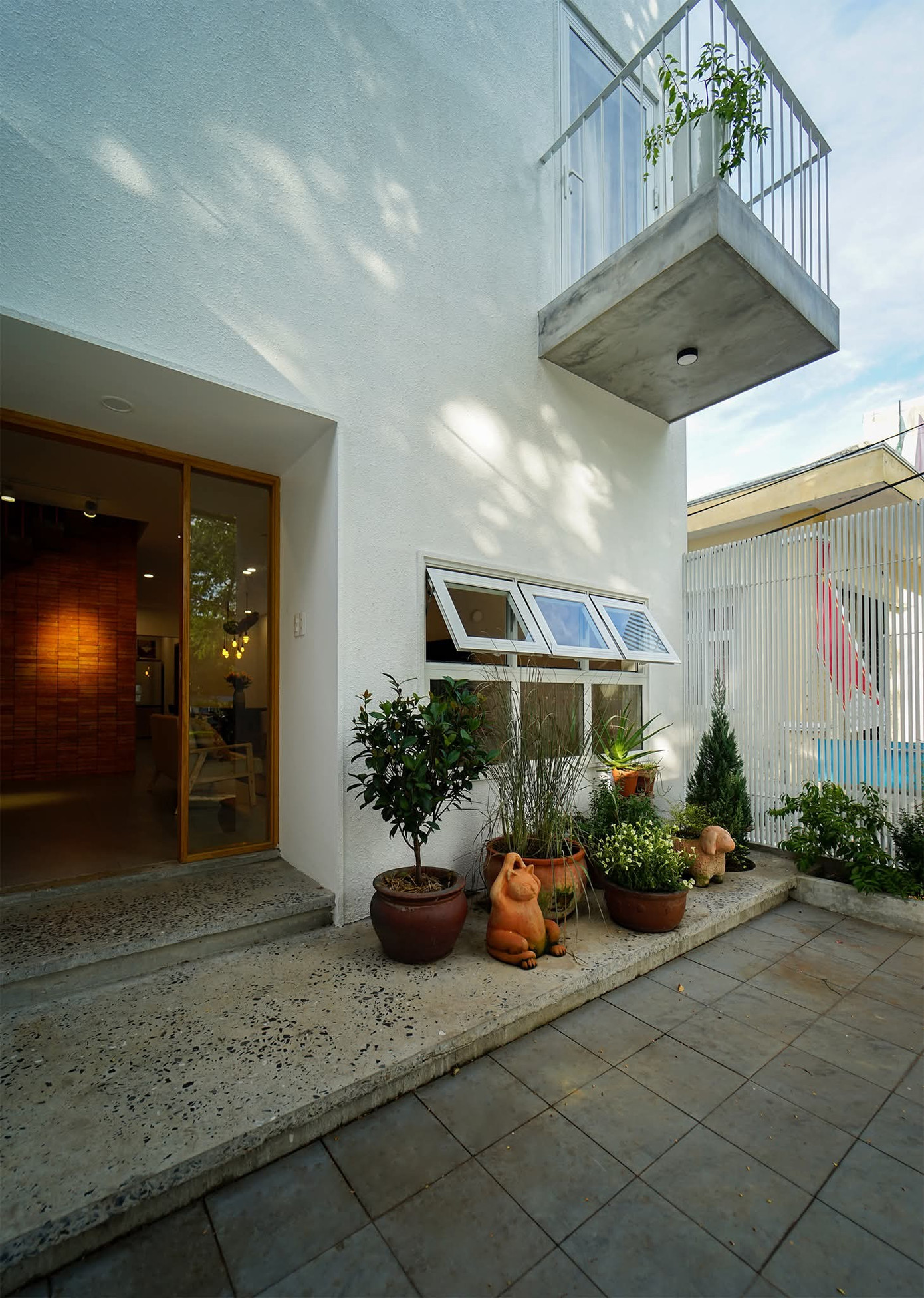 Nhà phố 2,5 tầng tràn ngập ánh sáng tự nhiên- Ảnh 3.