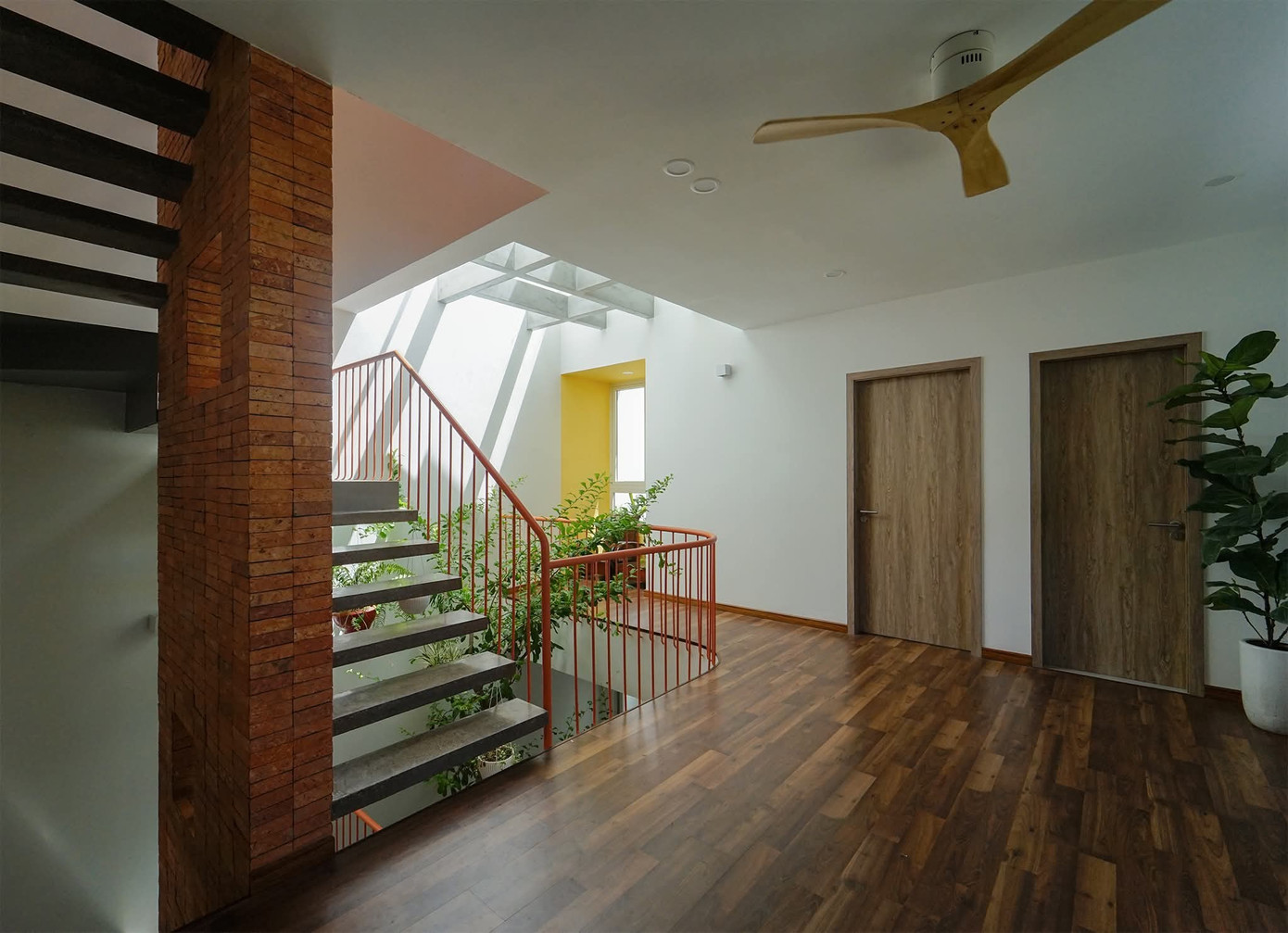 Nhà phố 2,5 tầng tràn ngập ánh sáng tự nhiên- Ảnh 14.