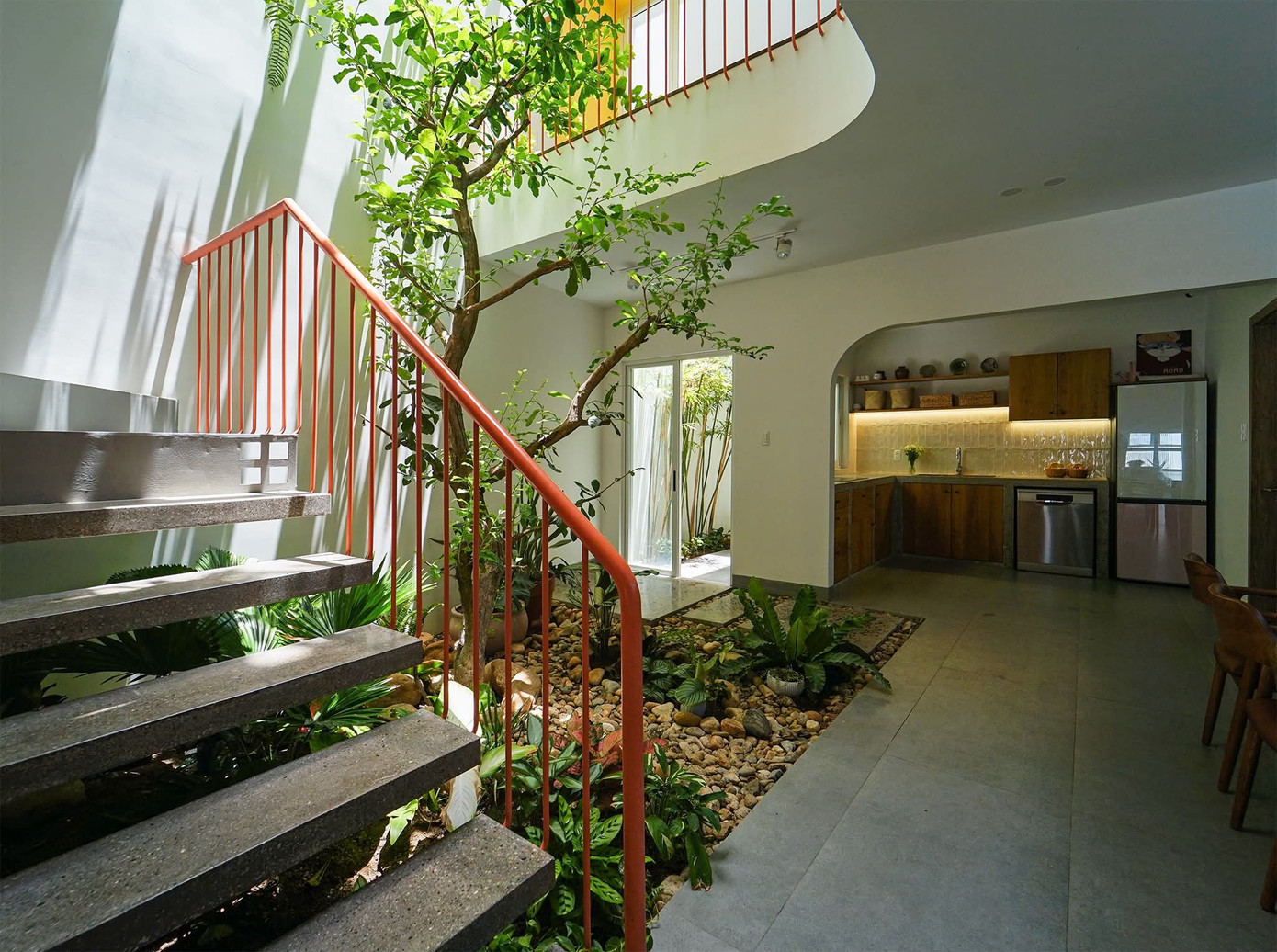 Nhà phố 2,5 tầng tràn ngập ánh sáng tự nhiên- Ảnh 6.