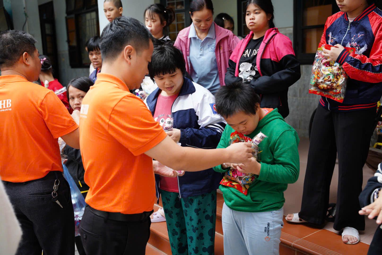 Sinh nhật đặc biệt - Khi hạnh phúc được gieo từ những điều nhỏ bé- Ảnh 4. Sinh nhật đặc biệt - Khi hạnh phúc được gieo từ những điều nhỏ bé- Ảnh 4.