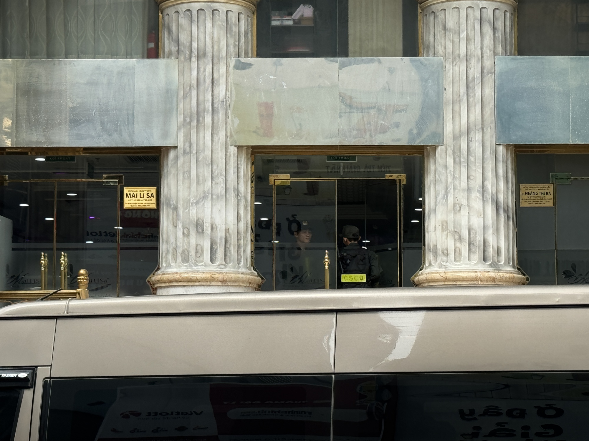 Cận cảnh toà nhà thẩm mỹ viện Mailisa TP.HCM: Cảnh sát đang có mặt, cửa đóng kín bưng- Ảnh 5.