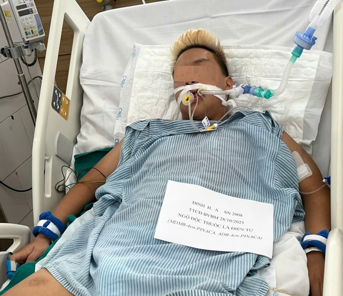 Nam thanh niên 17 tuổi mắc suy thận, bệnh phổi nặng vì thói quen yêu thích của nhiều người- Ảnh 1.