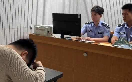 Mẹ vừa thông báo chuyển khoản thành công 300 triệu, nam sinh xác nhận rồi liền báo cảnh sát- Ảnh 1. Mẹ vừa thông báo chuyển khoản thành công 300 triệu, nam sinh xác nhận rồi liền báo cảnh sát- Ảnh 1.