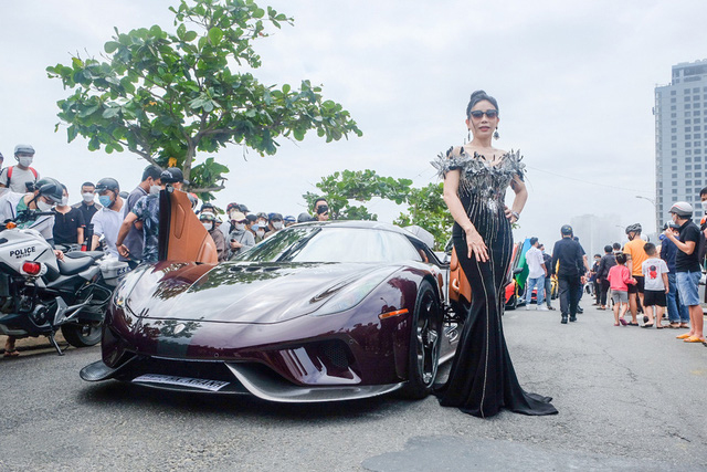 Dàn siêu xe hơn 300 tỷ đồng của vợ chồng đại gia Hoàng Kim Khánh và Mailisa- Ảnh 2.