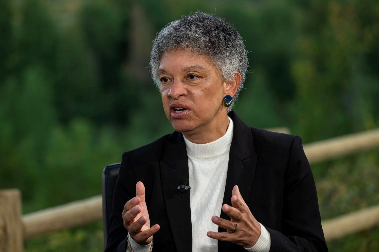 Hai quan chức Fed phản đối hạ lãi suất trong cuộc họp tháng 12- Ảnh 2.