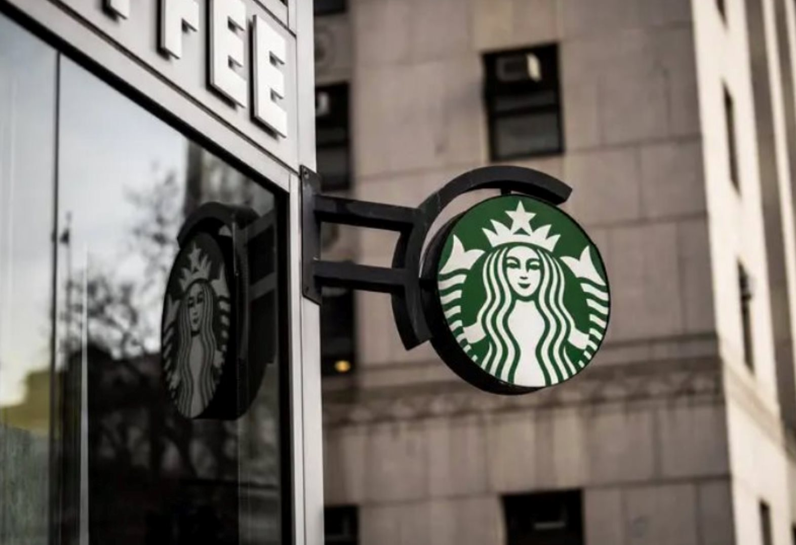 Vị thế Starbucks tại ĐNÁ lung lay bởi các chuỗi cà phê Nhật Bản giá rẻ, nhắm phân khúc dân văn phòng thu nhập trung bình- Ảnh 2.