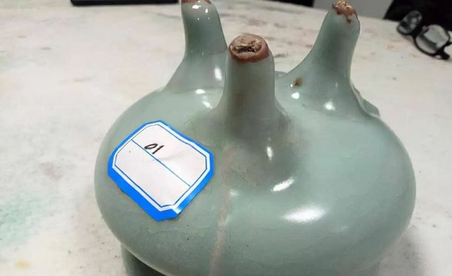 Phát hiện vật lạ khổng lồ dài 1m, đội thi công phải dừng khẩn cấp, cảnh sát phong tỏa hiện trường: Kho báu hơn 1.000 tỷ đồng lộ diện- Ảnh 3.