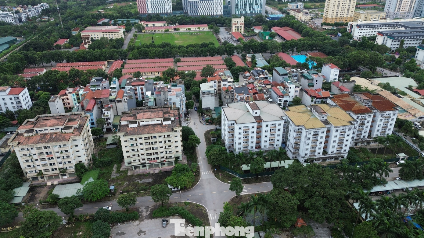 Cảnh lạnh lẽo, lãng phí khu 7 tòa nhà tái định cư bỏ hoang ở Hà Nội- Ảnh 1.