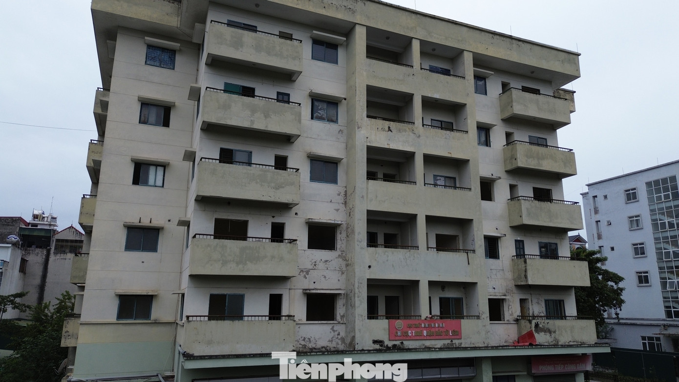 Cảnh lạnh lẽo, lãng phí khu 7 tòa nhà tái định cư bỏ hoang ở Hà Nội- Ảnh 3.