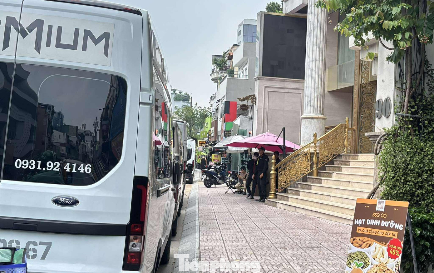 Công an thu giữ nhiều tài liệu từ khám xét Thẩm mỹ viện Mailisa TPHCM- Ảnh 2.