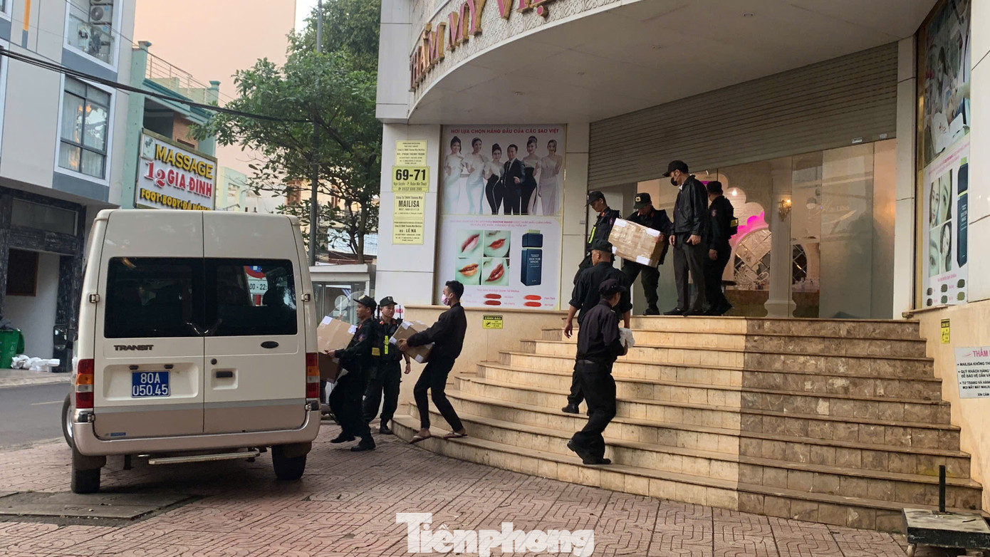 Khám xét cả ngày, công an thu giữ nhiều tài liệu tại Mailisa Hà Nội, Đắk Lắk- Ảnh 5.