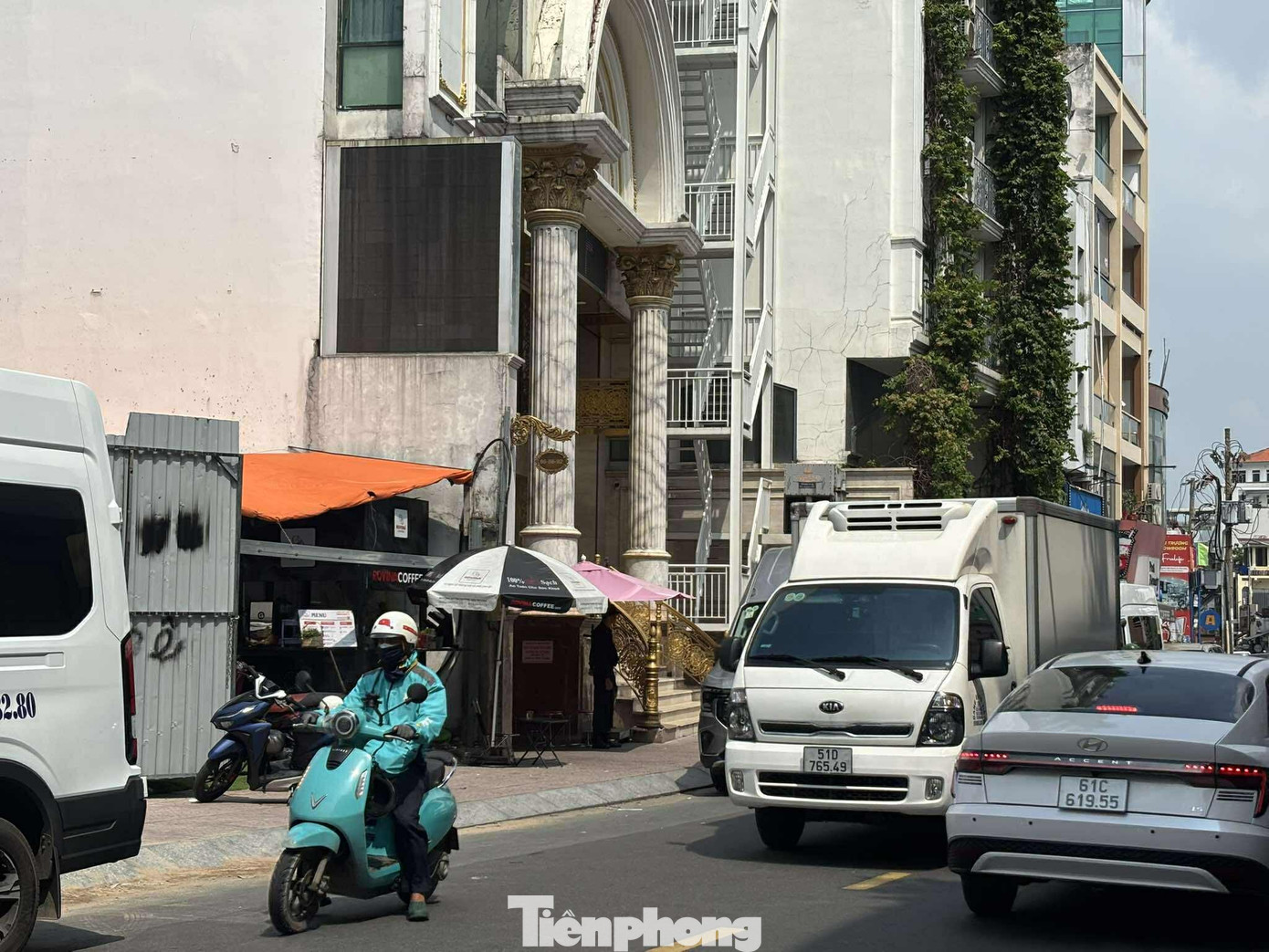 Công an thu giữ nhiều tài liệu từ khám xét Thẩm mỹ viện Mailisa TPHCM- Ảnh 1.