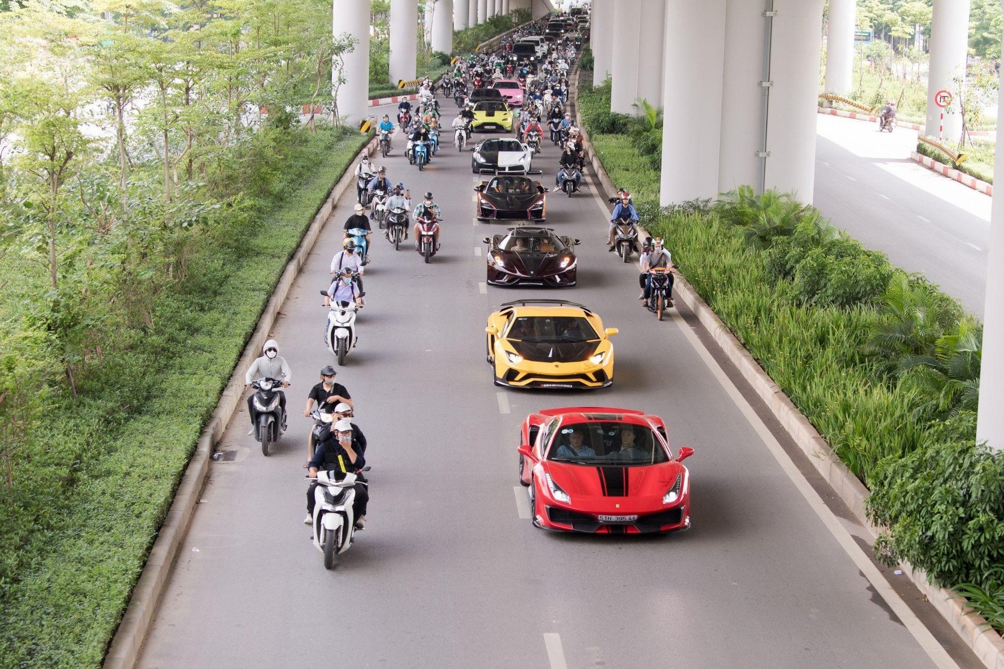 Dàn siêu xe hơn 300 tỷ đồng của vợ chồng đại gia Hoàng Kim Khánh và Mailisa- Ảnh 7.