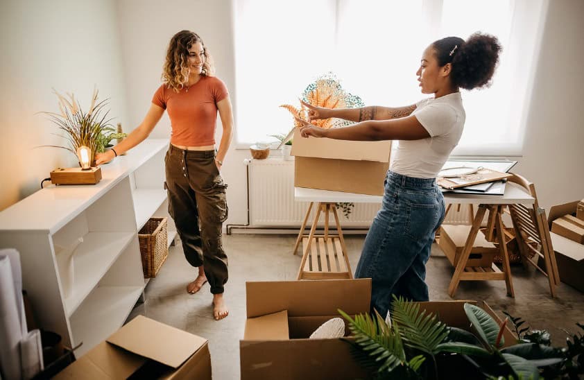 Tự mua nhà thì không đủ tiền, chờ lấy chồng còn vô vọng hơn: Giới trẻ rủ bạn thân mua nhà, cùng ghi tên vào sổ đỏ!- Ảnh 1.