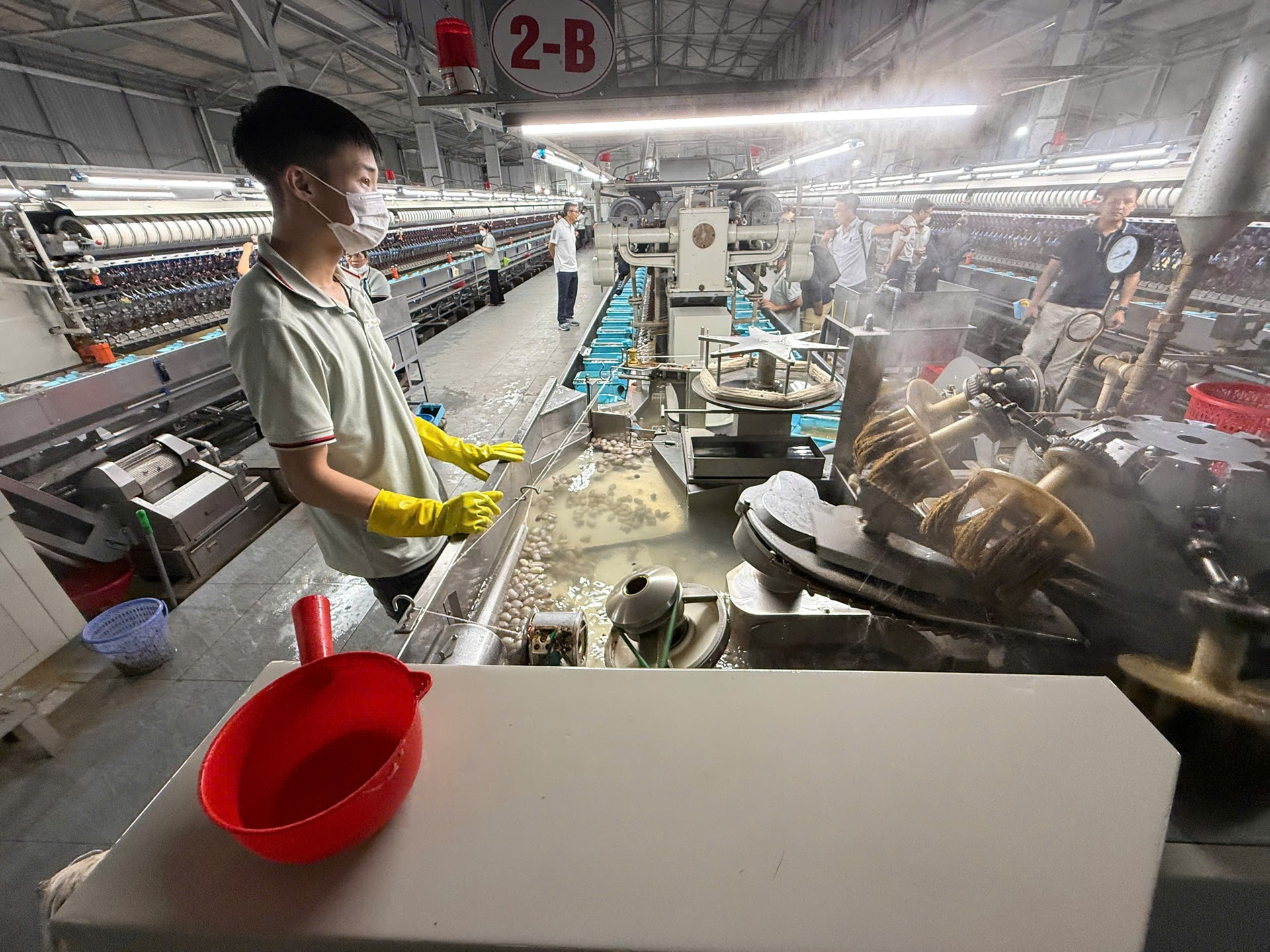 Bầu Đức làm gì trong nhà máy tơ tằm có giá trị xuất khẩu 1,6 triệu đồng/kg? - 第2张