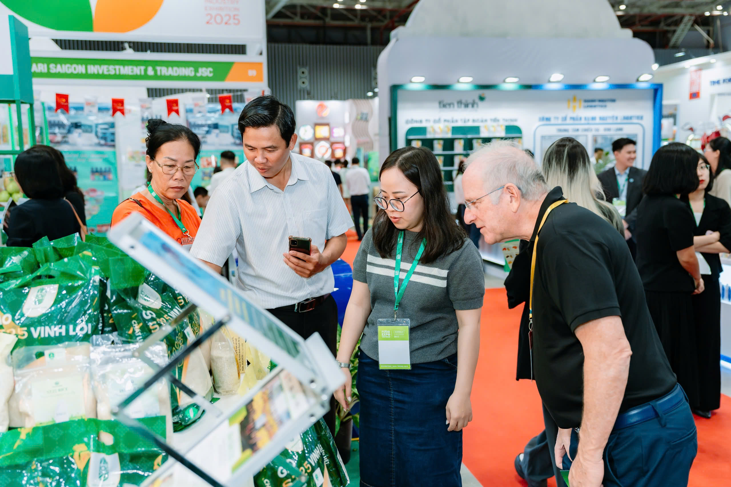 VCCI hỗ trợ doanh nghiệp và HTX trong chuỗi giá trị tôm và lúa gạo tăng cường liên kết, tiếp cận thị trường quốc tế- Ảnh 1.