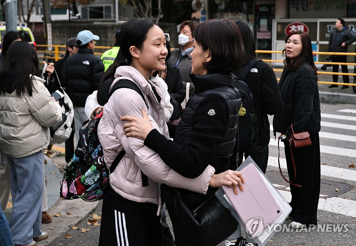 Hàn Quốc cấm các chuyến bay để kiểm soát tiếng ồn trong kỳ thi tuyển sinh đại học- Ảnh 2.