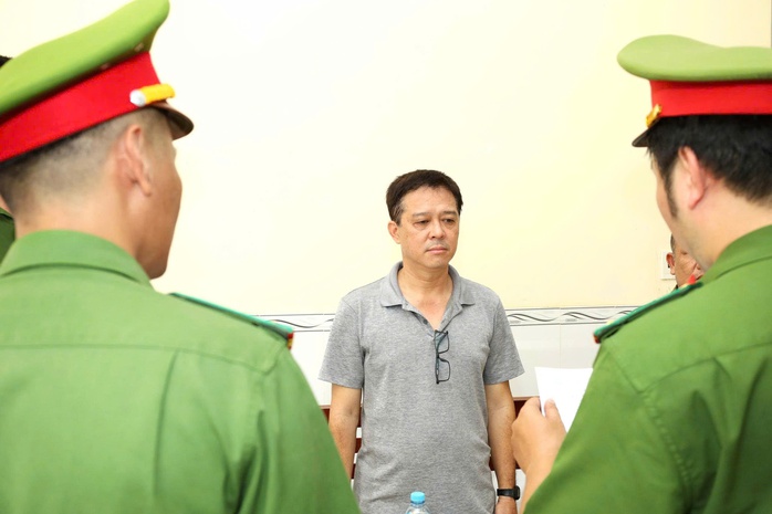 Bắt tạm giam 1 cựu giám đốc chi nhánh ngân hàng ở Cần Thơ- Ảnh 2. Bắt tạm giam 1 cựu giám đốc chi nhánh ngân hàng ở Cần Thơ- Ảnh 2.