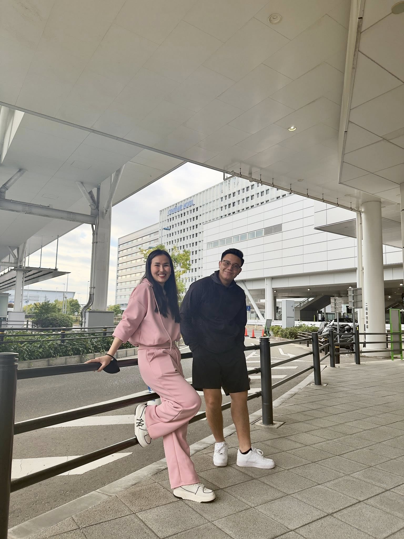 Trình của nữ ca sĩ đắt show bậc nhất: Hát dưới mưa rào rét run, miệng thở ra khói mà giọng vẫn cực nét- Ảnh 2. Trình của nữ ca sĩ đắt show bậc nhất: Hát dưới mưa rào rét run, miệng thở ra khói mà giọng vẫn cực nét- Ảnh 2.