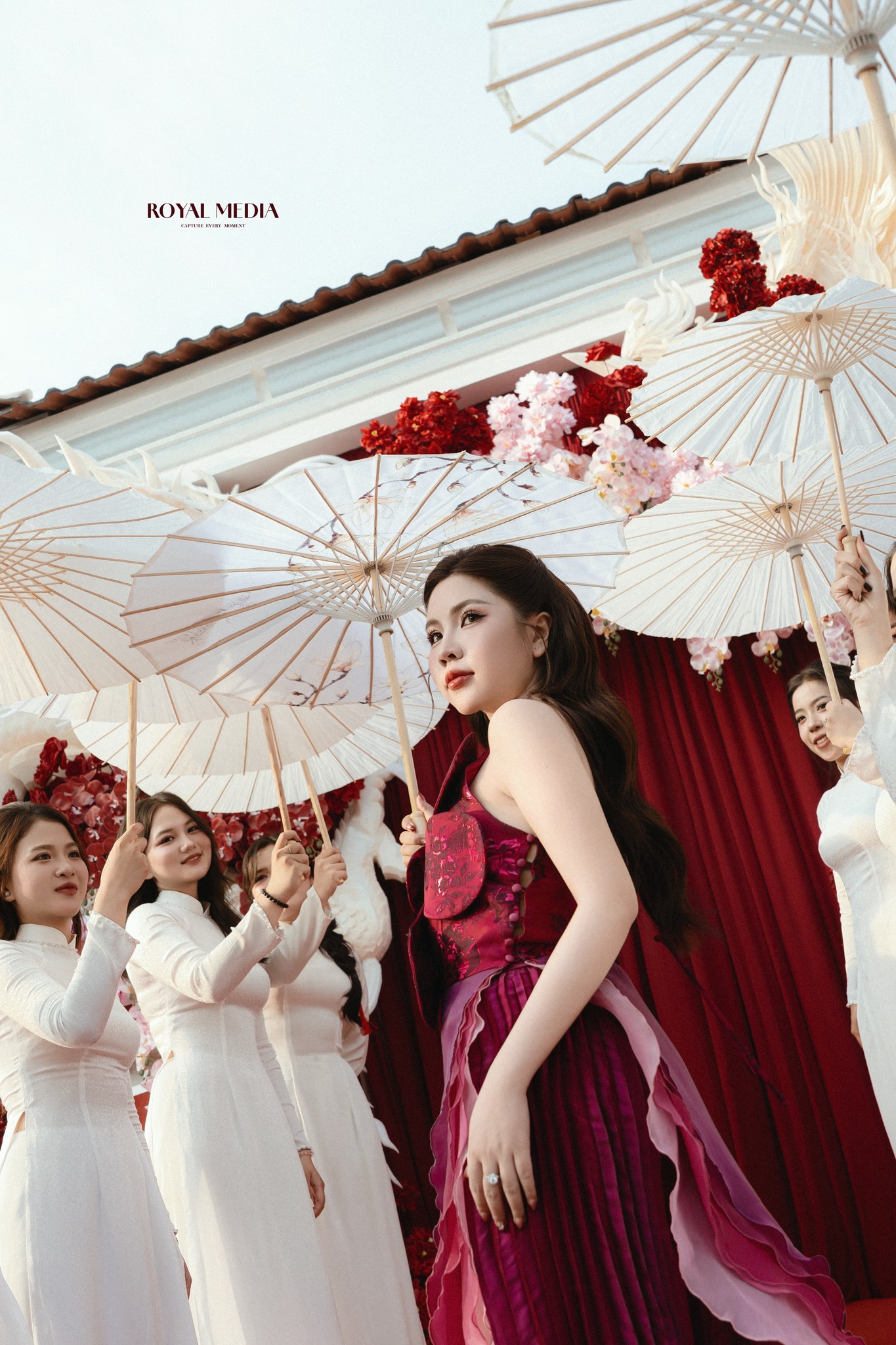 Cưới tiền vệ đội tuyển Việt Nam, cô dâu vàng đeo trĩu cổ đúng chuẩn Cưới tiền vệ đội tuyển Việt Nam, cô dâu vàng đeo trĩu cổ đúng chuẩn