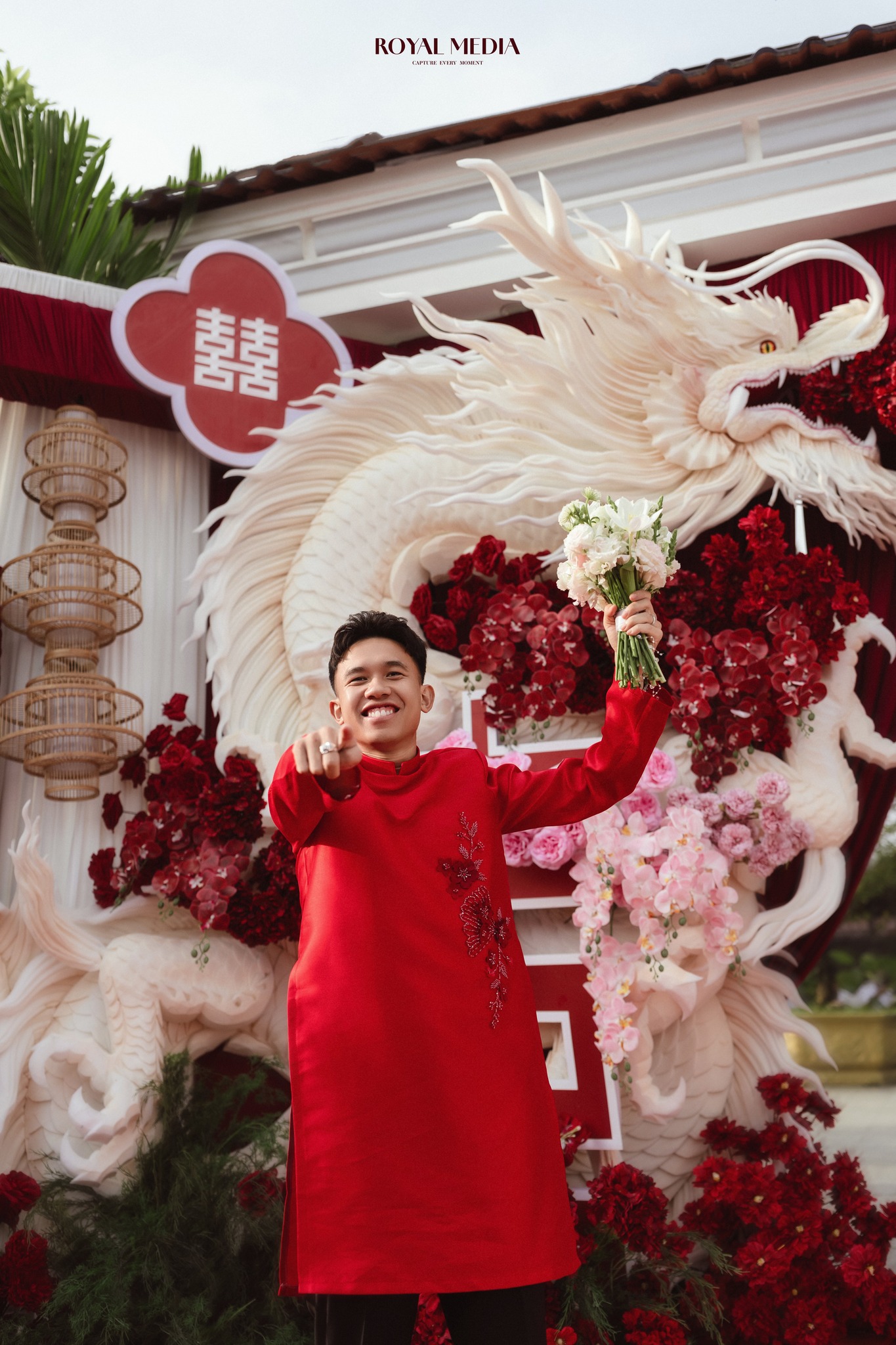 Cưới tiền vệ đội tuyển Việt Nam, cô dâu vàng đeo trĩu cổ đúng chuẩn Cưới tiền vệ đội tuyển Việt Nam, cô dâu vàng đeo trĩu cổ đúng chuẩn