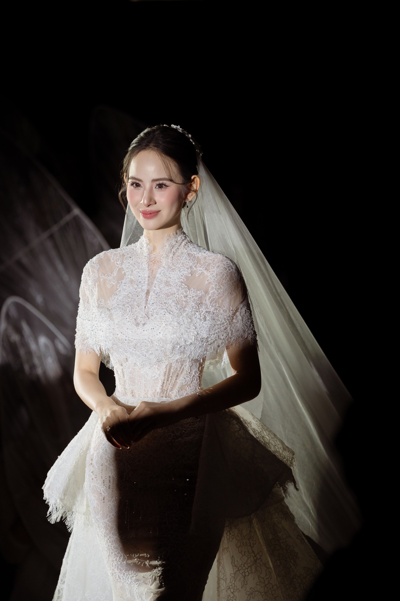 Khoảnh khắc hiếm: Bố chồng Hương Liên phát biểu trong đám cưới, nói gì mà con dâu bật khóc?- Ảnh 5. Khoảnh khắc hiếm: Bố chồng Hương Liên phát biểu trong đám cưới, nói gì mà con dâu bật khóc?- Ảnh 5.