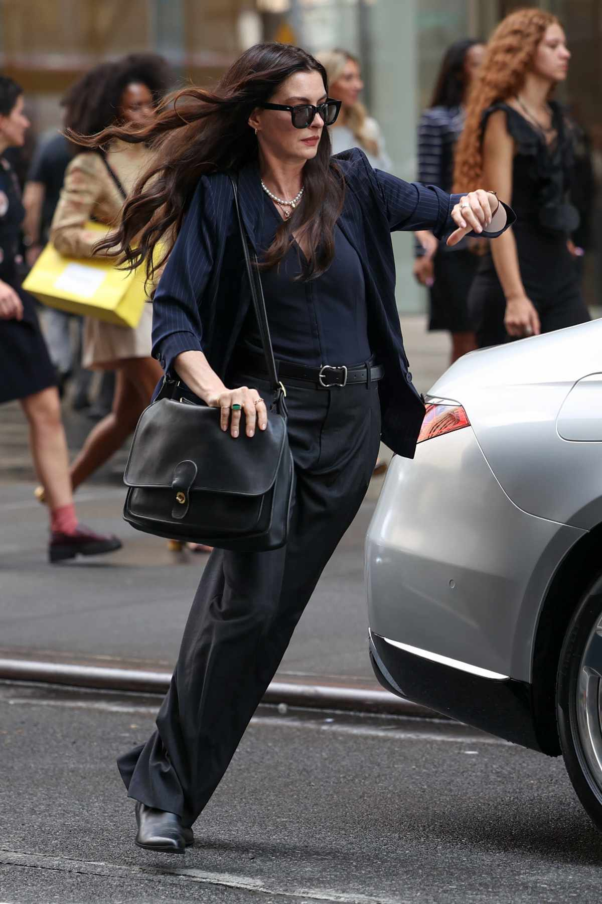 Bắt đầu thất vọng về Anne Hathaway: Yêu nữ hàng hiệu của 20 năm trước có thể thành dĩ vãng- Ảnh 2.