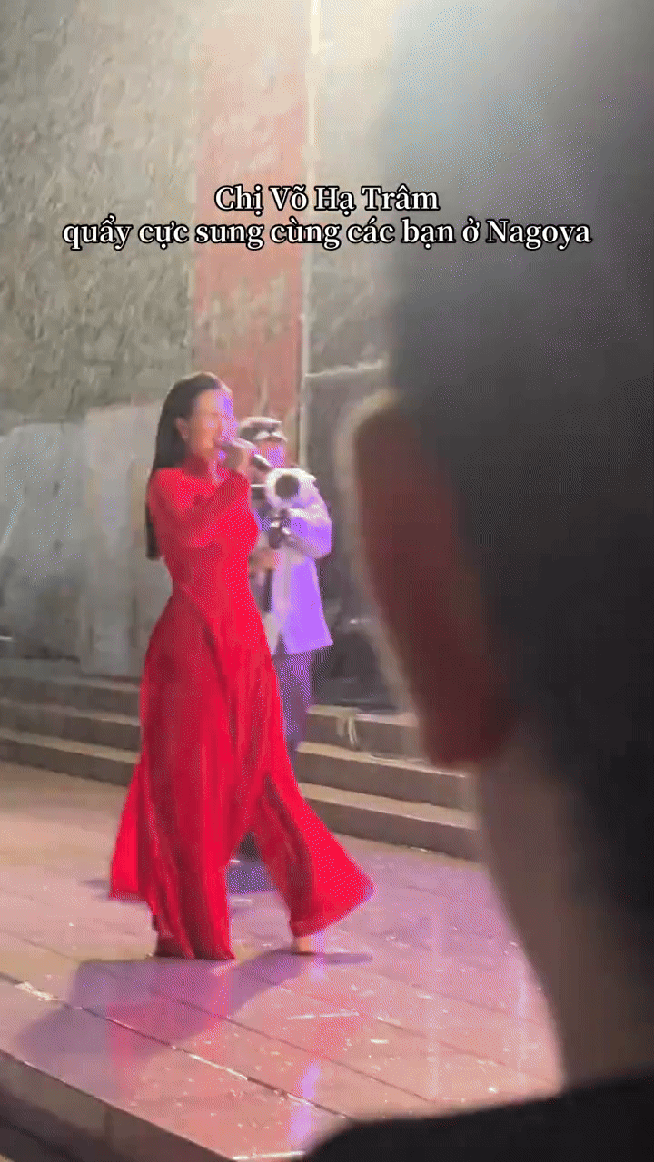 Trình của nữ ca sĩ đắt show bậc nhất: Hát dưới mưa rào rét run, miệng thở ra khói mà giọng vẫn cực nét- Ảnh 4. Trình của nữ ca sĩ đắt show bậc nhất: Hát dưới mưa rào rét run, miệng thở ra khói mà giọng vẫn cực nét- Ảnh 4.