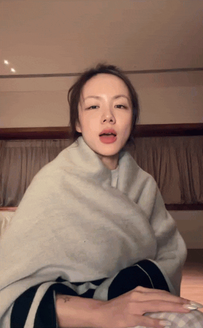 Phương Ly làm sao thế này?- Ảnh 2. Phương Ly làm sao thế này?- Ảnh 2.