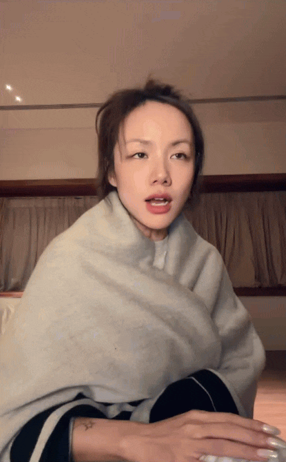 Phương Ly làm sao thế này?- Ảnh 1. Phương Ly làm sao thế này?- Ảnh 1.