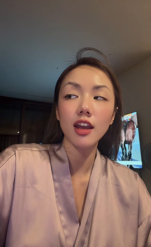 Phương Ly làm sao thế này?- Ảnh 4. Phương Ly làm sao thế này?- Ảnh 4.