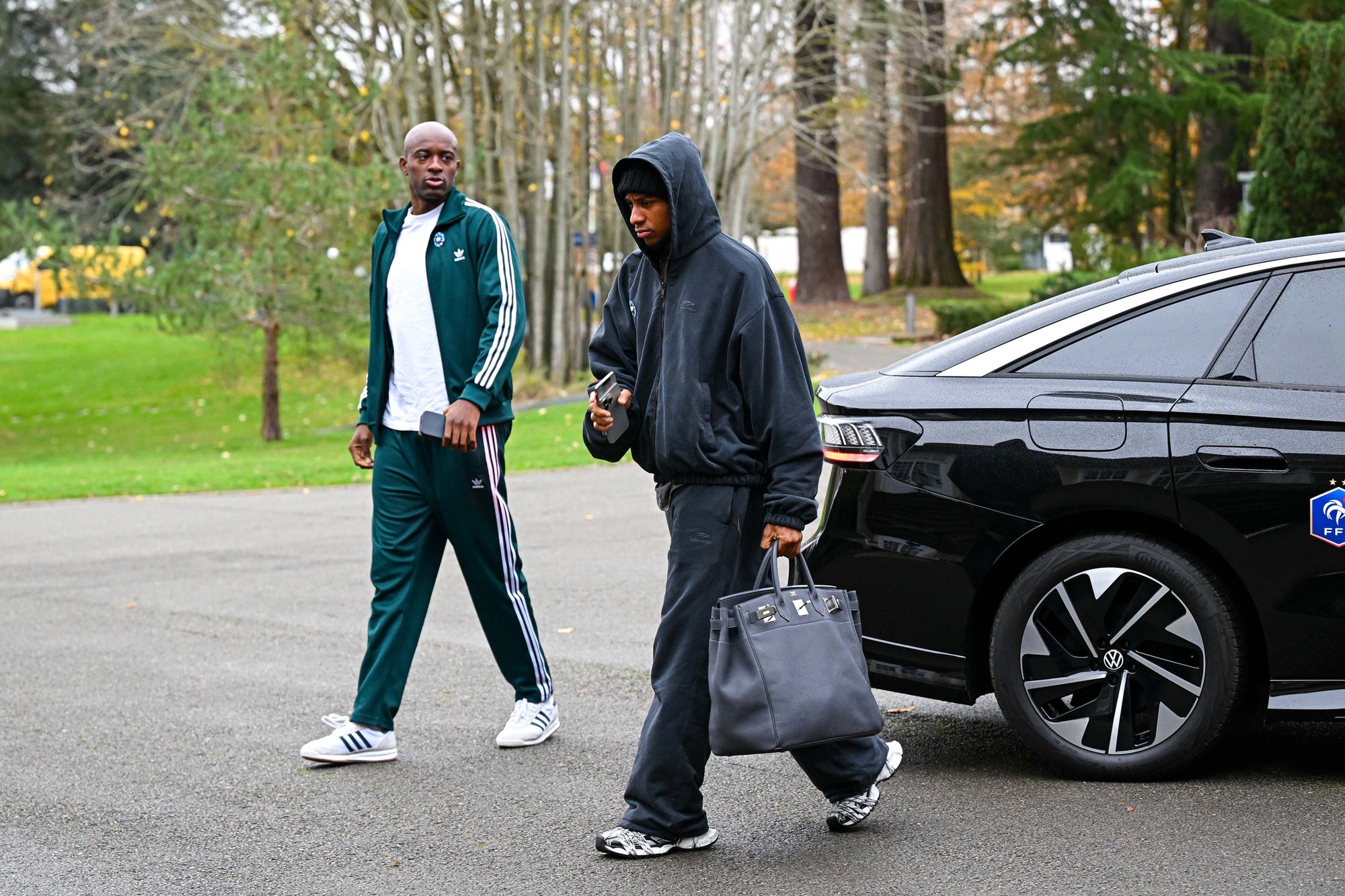 MXH bất ngờ về đội bóng mặc đẹp nhất thế giới: Biết cầu thủ giàu rồi nhưng trình chơi đồ hiệu quá "khét"- Ảnh 9.