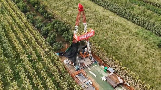 45 giàn khoan hoạt động đồng thời, 1.000 kỹ sư huy động - vỡ oà phát hiện mỏ vàng đơn lẻ lớn nhất lịch sử trữ lượng hơn 1.444 tấn- Ảnh 1.