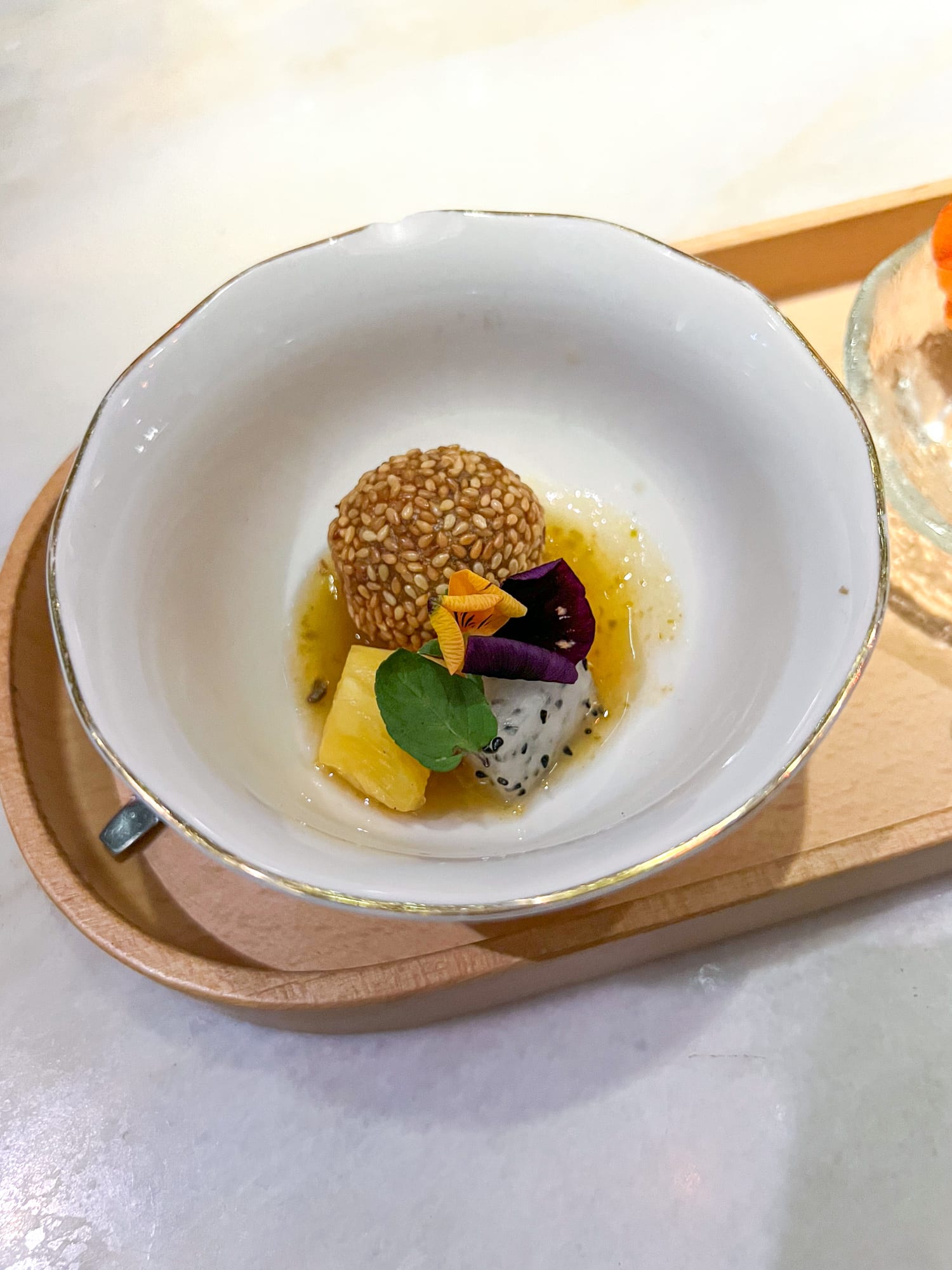 Ẩm thực cao cấp của Việt Nam là như thế nào? Khách Tây nếm thử 12 món của nhà hàng Ẩm thực cao cấp của Việt Nam là như thế nào? Khách Tây nếm thử 12 món của nhà hàng