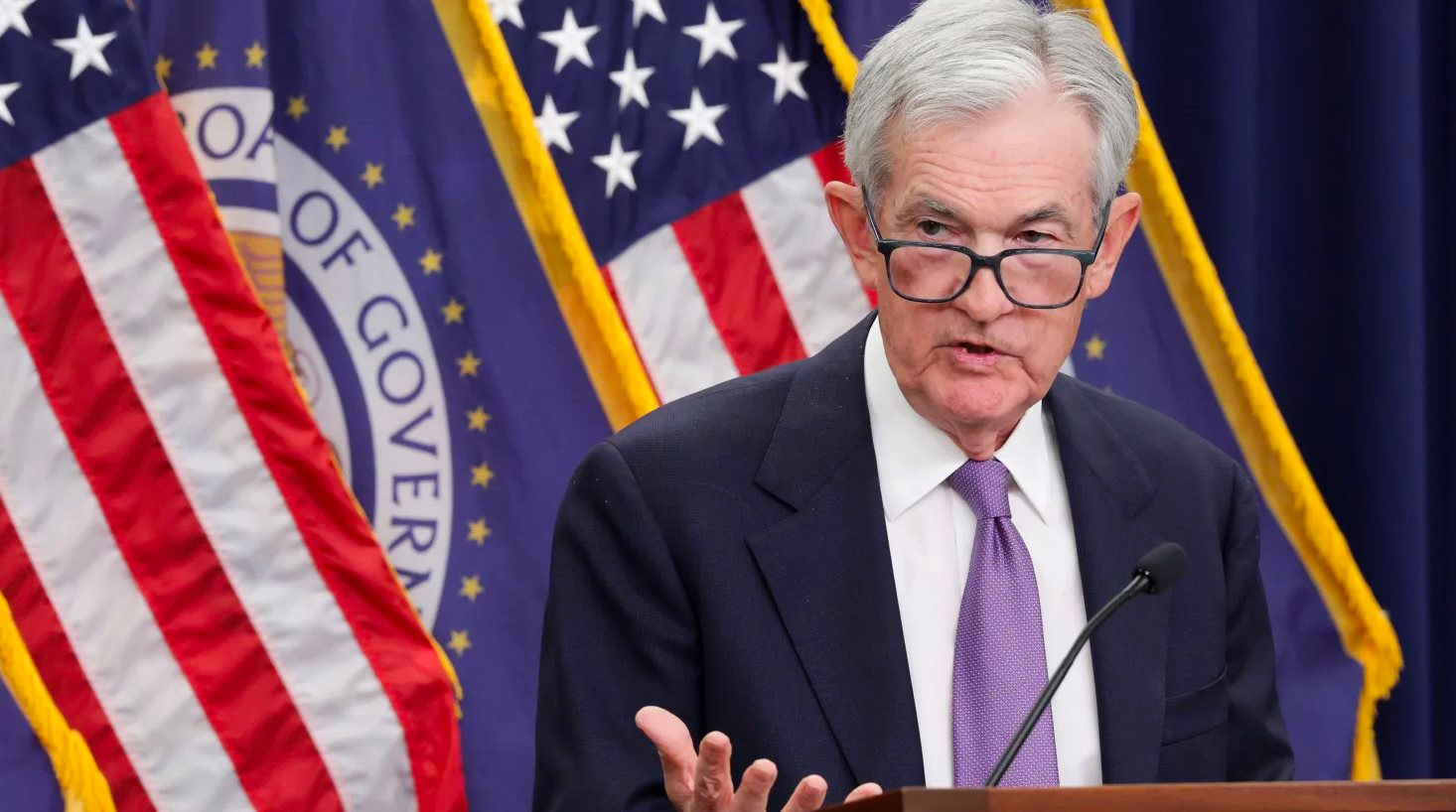 Liên tục bị 'dội nước lạnh', thị trường giảm mạnh kỳ vọng vào việc Fed hạ lãi suất: Từ 95% sẽ cắt giảm nay chỉ còn là... 'may rủi'- Ảnh 1.