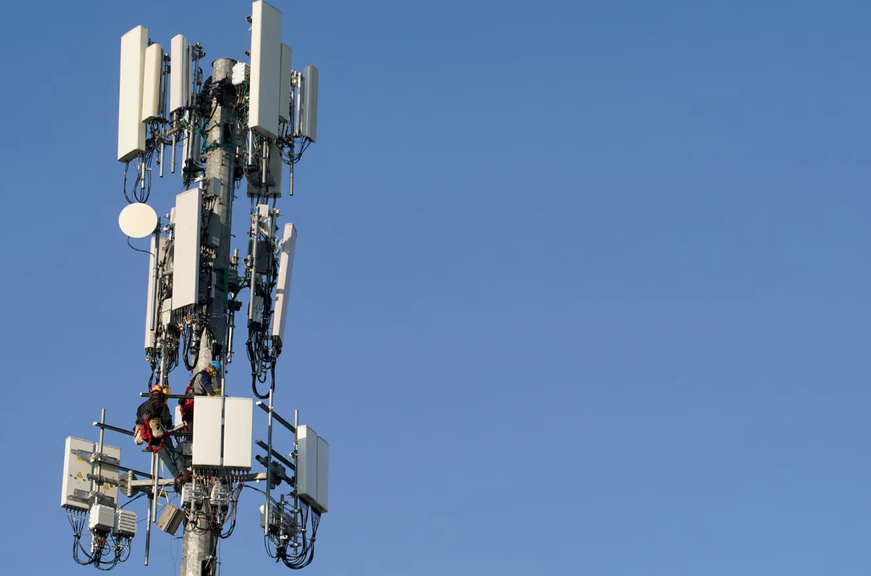 Một nhà mạng viễn thông lớn vừa cắt giảm 15.000 nhân sự vì doanh số thuê bao trả sau thấp báo động- Ảnh 1.