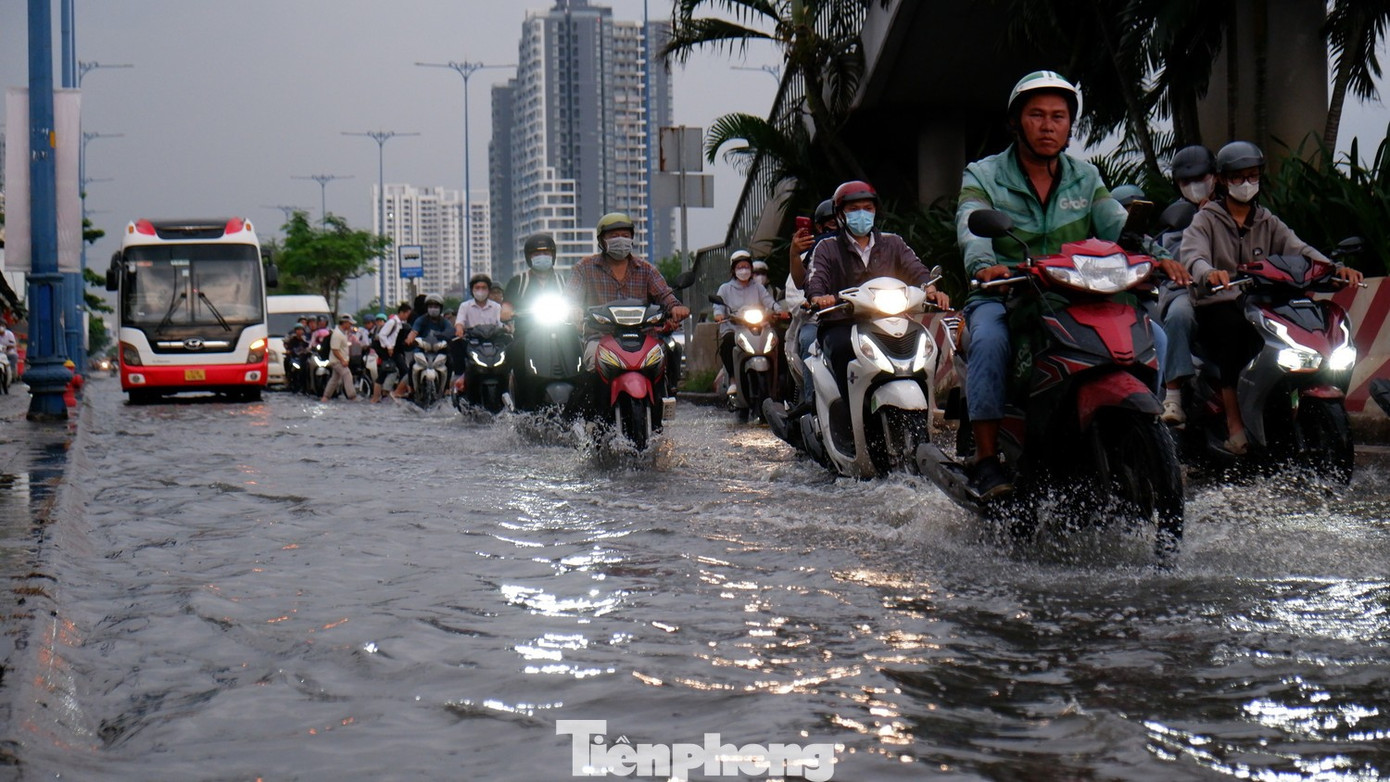 TPHCM 'đang chìm' nhanh thứ 2 thế giới, giải cứu siêu đô thị như nào?- Ảnh 2.