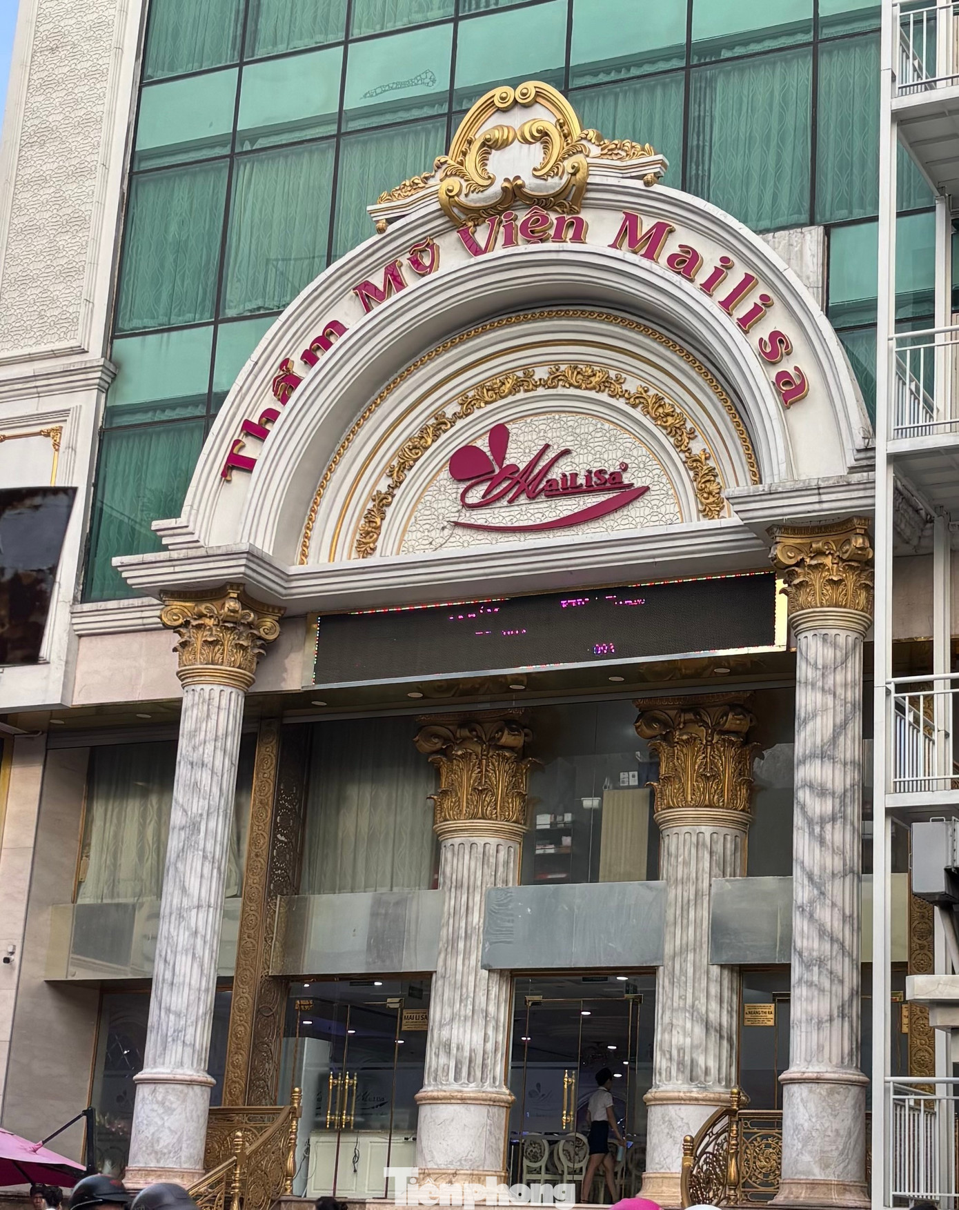 Thẩm mỹ viện Mailisa mở cửa trở lại sau một ngày bị khám xét, lượng khách thưa vắng- Ảnh 2.