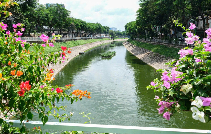 Hà Nội đầu tư hơn 4.600 tỷ đồng làm công viên hai bên sông Tô Lịch- Ảnh 1.