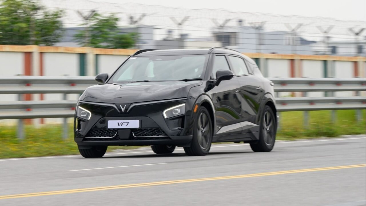 Quốc gia châu Á tỷ dân này cùng lúc đón VinFast và Tesla, nhưng 'gã khổng lồ Mỹ' đang đuối hơn?- Ảnh 2.