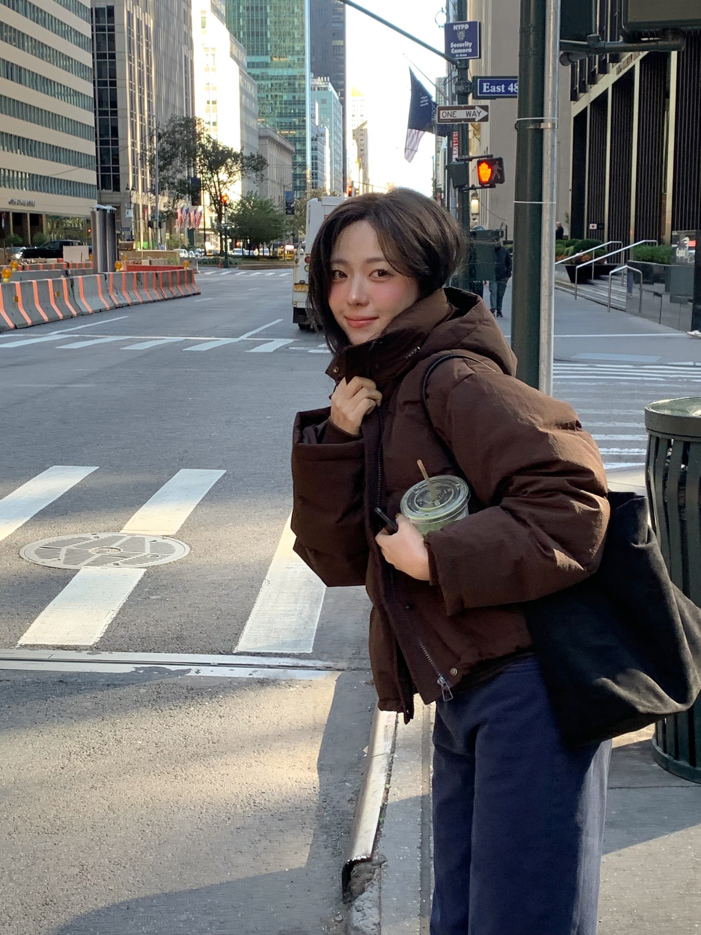 5 mẫu áo khoác hoàn hảo dành cho người cao khiêm tốn, chẳng cần làm gì vẫn sành điệu và tôn dáng- Ảnh 7. 5 mẫu áo khoác hoàn hảo dành cho người cao khiêm tốn, chẳng cần làm gì vẫn sành điệu và tôn dáng- Ảnh 7.