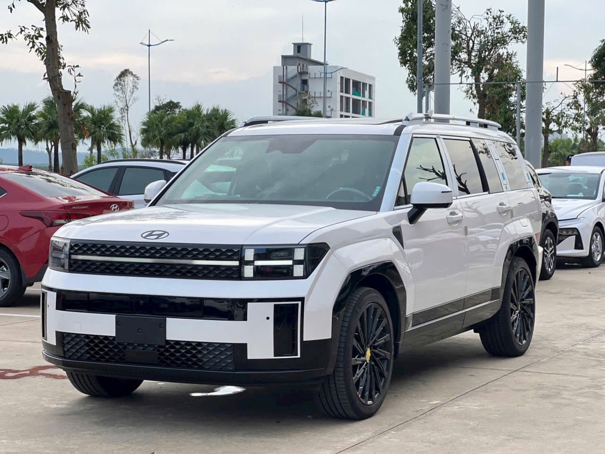 Cầm 1 tỷ đồng mua SUV gầm cao: Santa Fe ưu đãi ‘khủng’ đối đầu chất thực dụng của Fortuner, mu-X và CX-8- Ảnh 1. Cầm 1 tỷ đồng mua SUV gầm cao: Santa Fe ưu đãi ‘khủng’ đối đầu chất thực dụng của Fortuner, mu-X và CX-8- Ảnh 1.