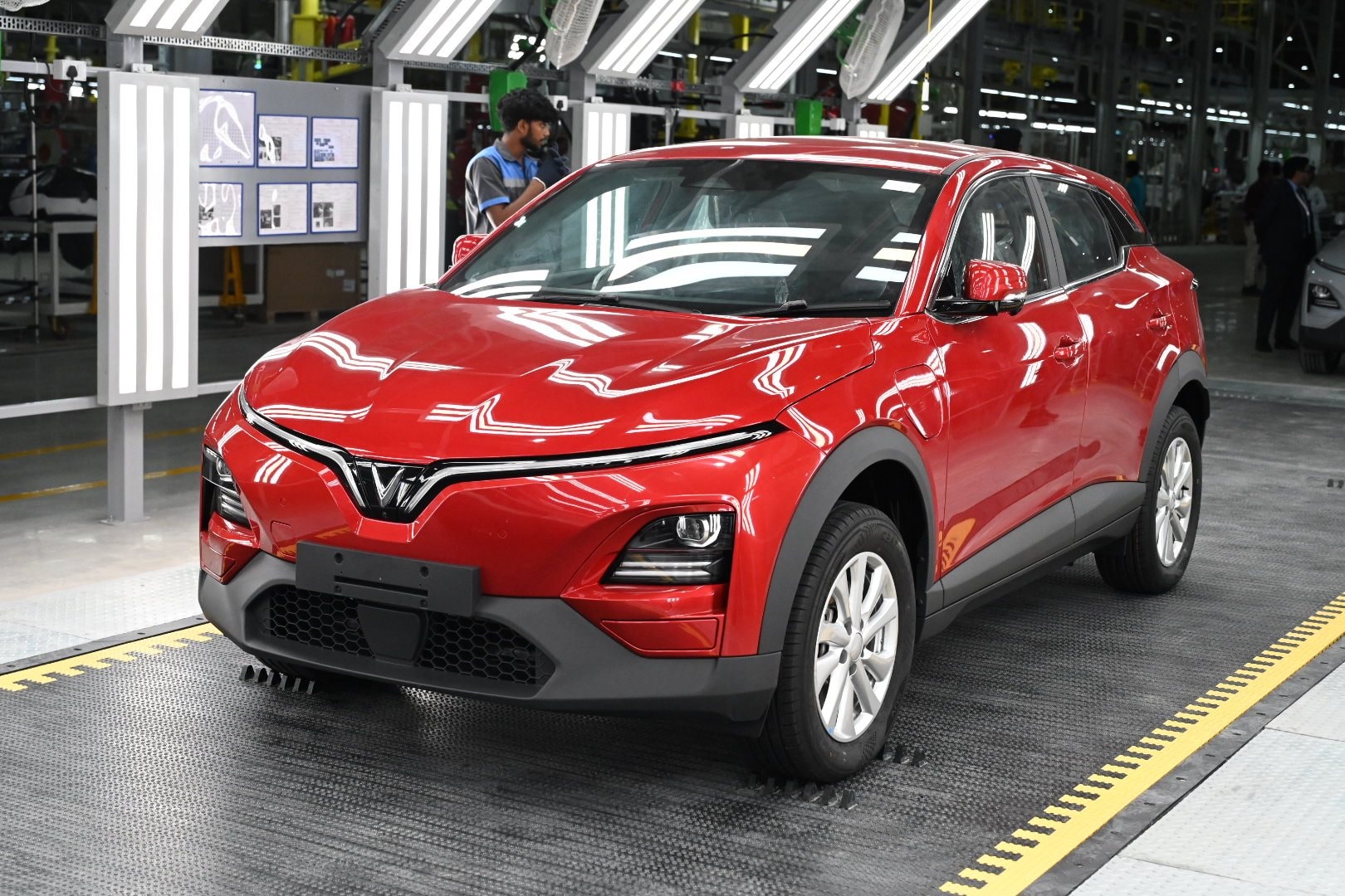 Quốc gia châu Á tỷ dân này cùng lúc đón VinFast và Tesla, nhưng 'gã khổng lồ Mỹ' đang đuối hơn?- Ảnh 1.