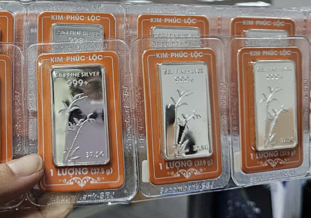 Giá bạc hôm nay 15-11 giảm rất mạnh, giới đầu tư "sốc nặng"- Ảnh 1. Giá bạc hôm nay 15-11 giảm rất mạnh, giới đầu tư "sốc nặng"- Ảnh 1.
