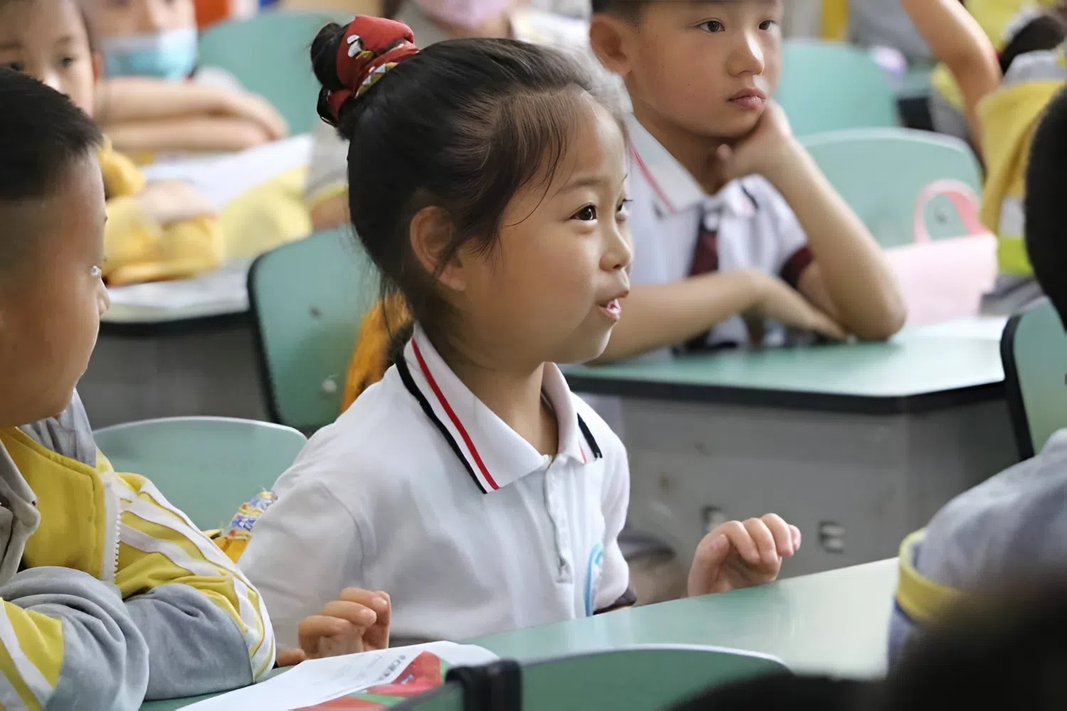 Giáo viên cảnh báo: Ở cấp 1, đừng thấy con được 9, 10 mà vội kết luận học giỏi, những đứa trẻ giỏi thực sự có 3 đặc điểm này!- Ảnh 1.