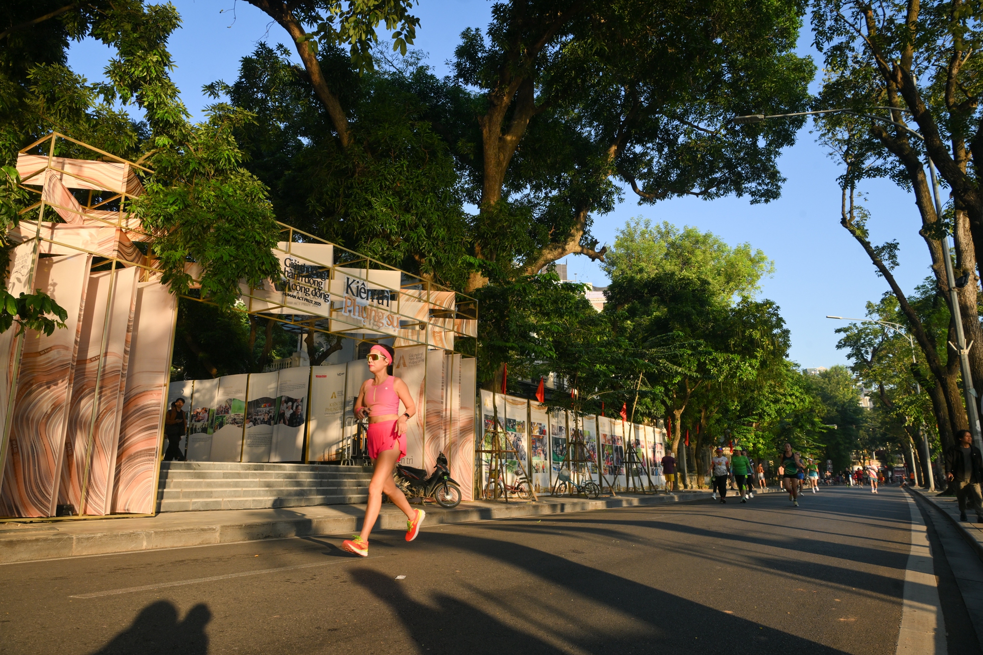 Triển lãm đặc biệt lan tỏa tinh thần kiên trì phụng sự của những “người hùng” bền bỉ cống hiến, tạo ra giá trị cho cộng đồng- Ảnh 2. Triển lãm đặc biệt lan tỏa tinh thần kiên trì phụng sự của những “người hùng” bền bỉ cống hiến, tạo ra giá trị cho cộng đồng- Ảnh 2.