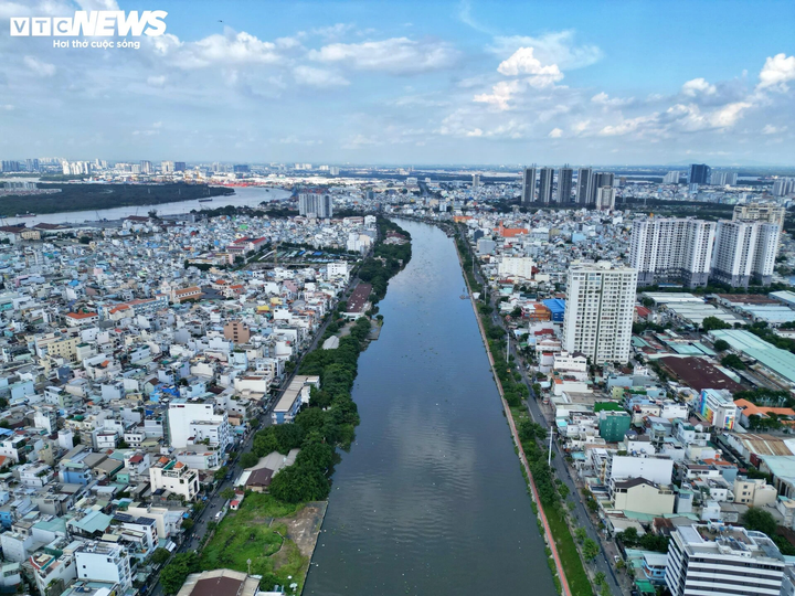 TP.HCM chi hơn 22 nghìn tỷ đồng cải tạo các điểm đen kẹt xe, ngập nước- Ảnh 1.