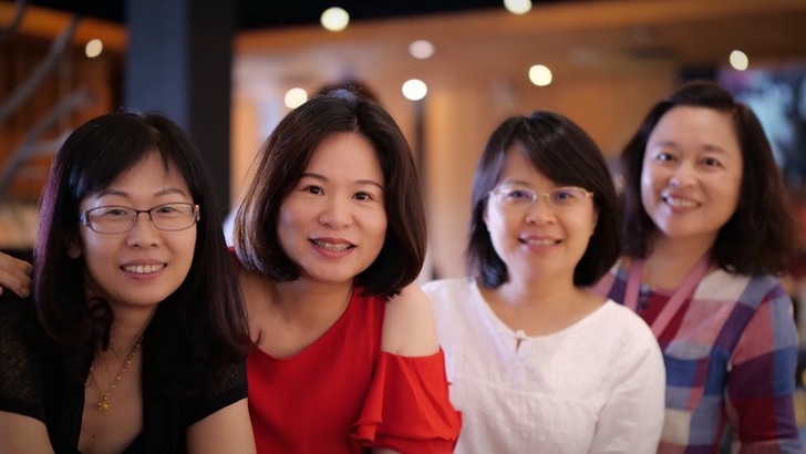 Họp lớp sau 20 năm: Nhìn cách dùng tiền là biết ai thật sự vững – ai chỉ đang cố tỏ ra giàu- Ảnh 3. Họp lớp sau 20 năm: Nhìn cách dùng tiền là biết ai thật sự vững – ai chỉ đang cố tỏ ra giàu- Ảnh 3.