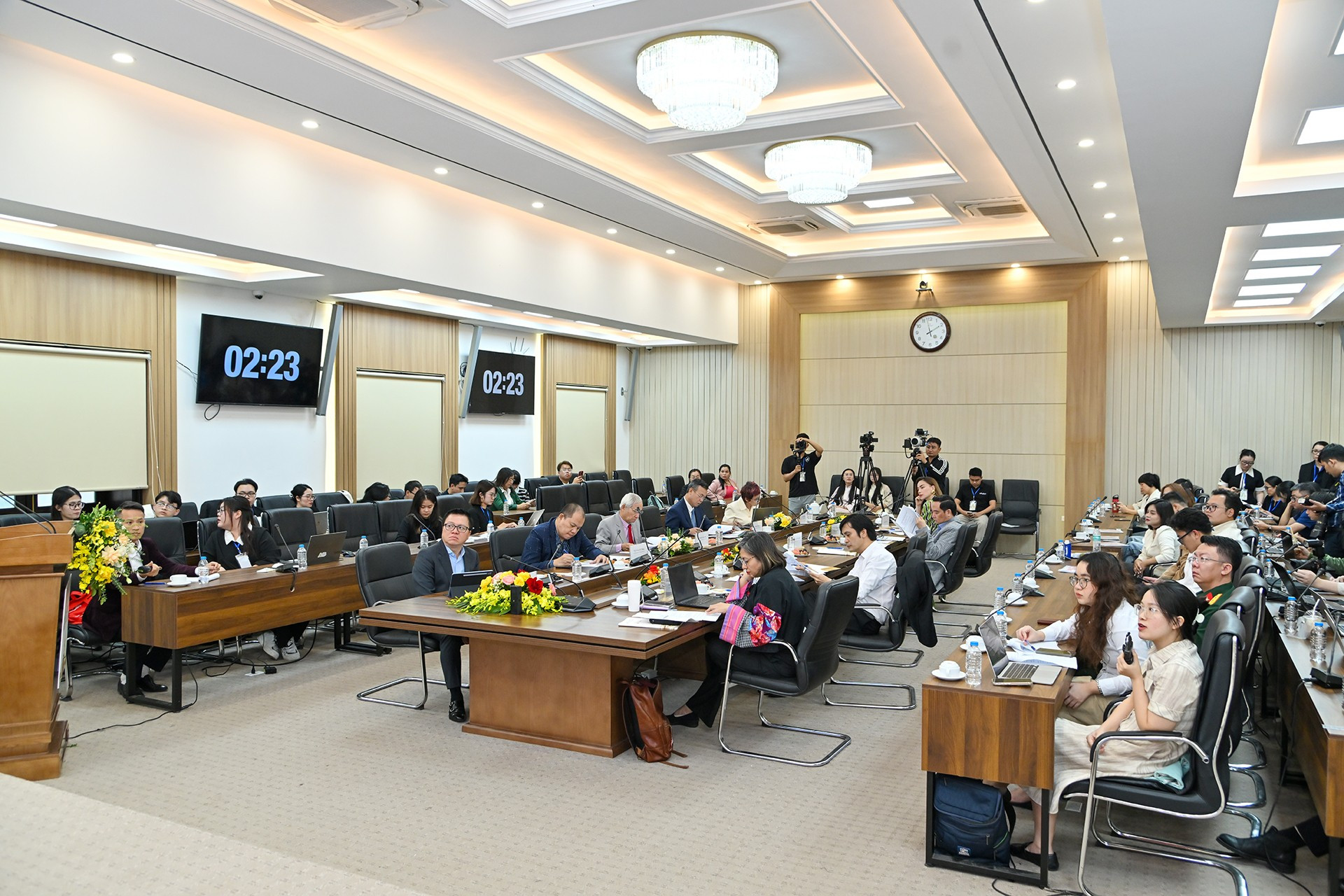 Hồ Ngọc Hà: Không cần mặc quá đẹp, ăn quá ngon; chỉ cần duy trì thu nhập để giúp đỡ bà con- Ảnh 1. Hồ Ngọc Hà: Không cần mặc quá đẹp, ăn quá ngon; chỉ cần duy trì thu nhập để giúp đỡ bà con- Ảnh 1.